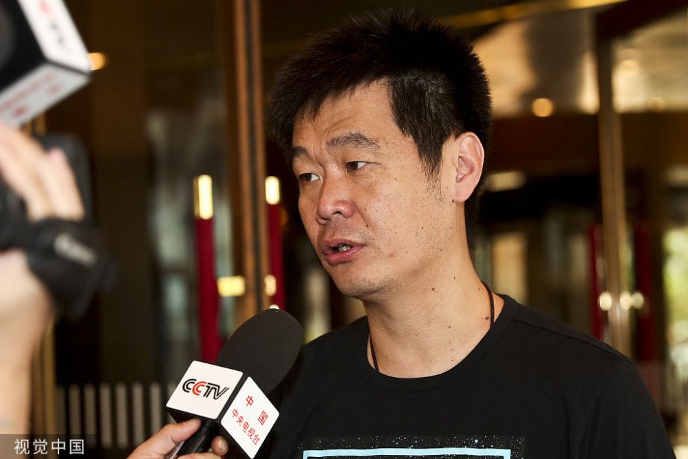 第44分钟，安东尼右路送出传中，后点加纳乔小角度射门击中边网。
